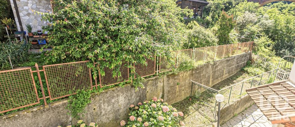 Villa Bifamiliare 7 locali di 100 m² a Campomorone (16014)