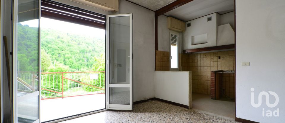 Casa 7 locali di 200 m² in Murialdo (17013)