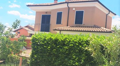 Casa 7 locali di 164 m² in Penne (65017)