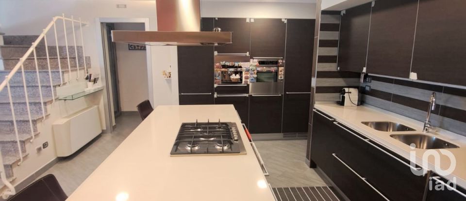 Casa 7 locali di 164 m² in Penne (65017)