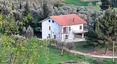 Town house 9 rooms of 242 m² in Torricella Sicura (64010)