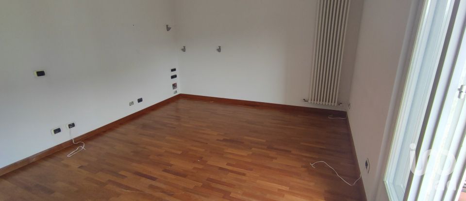 Palazzo / Stabile 4 locali di 72 m² a Bolano (19020)