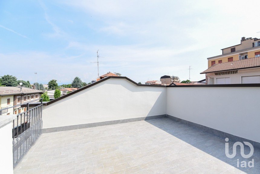 Three-room apartment of 95 m² in Seveso (20822)