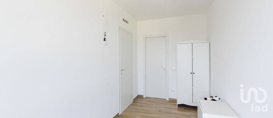 Three-room apartment of 95 m² in Seveso (20822)