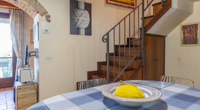 Casa indipendente 2 locali di 78 m² in Loreto (60025)