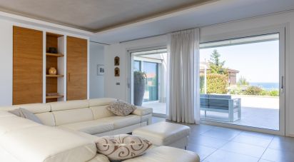 Villa 11 locali di 309 m² in Fermo (63900)