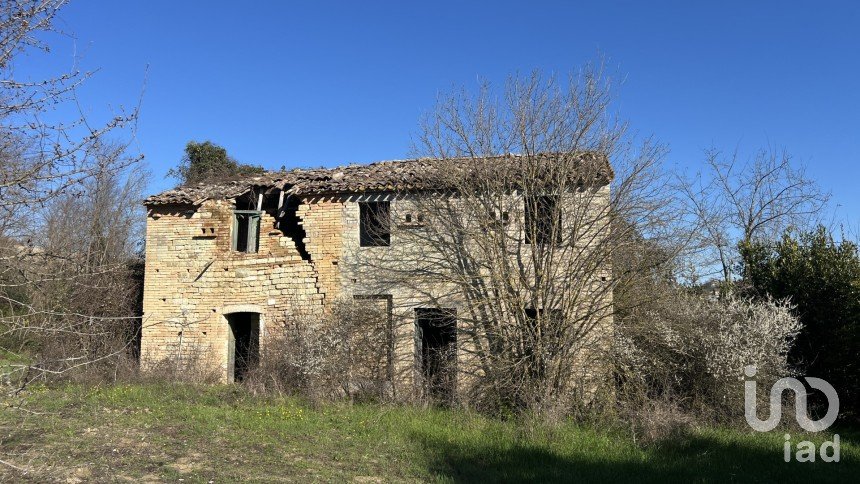 Casa indipendente 0 locali di 120 m² in Monteleone di Fermo (63841)