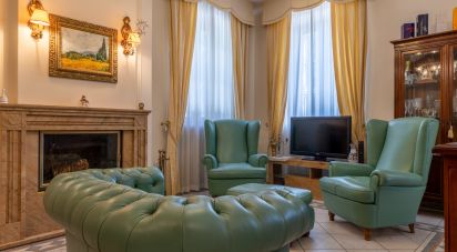 Villa 9 locali di 206 m² in Osimo (60027)
