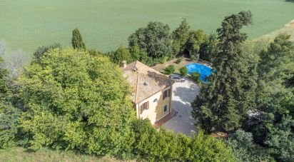 Casale 9 locali di 206 m² in Osimo (60027)