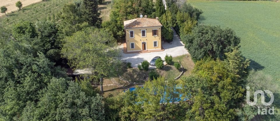 Farm 9 rooms of 206 m² in Osimo (60027)