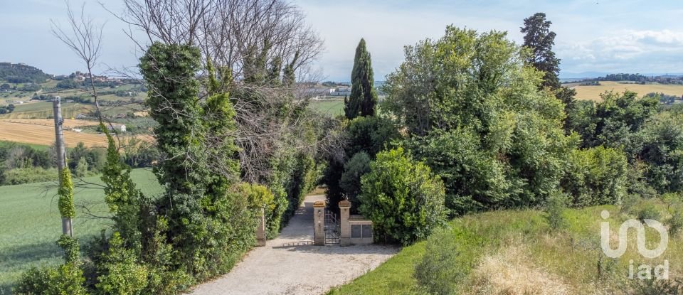 Farm 9 rooms of 206 m² in Osimo (60027)