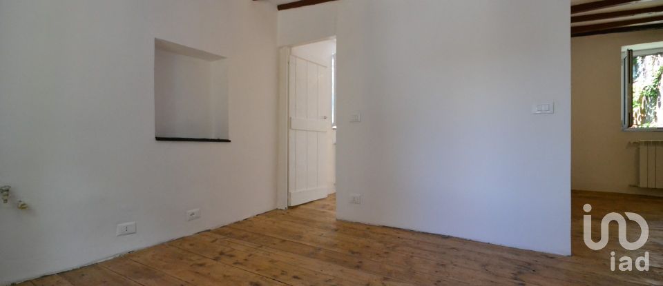 Three-room apartment of 50 m² in Lumarzo (16024)