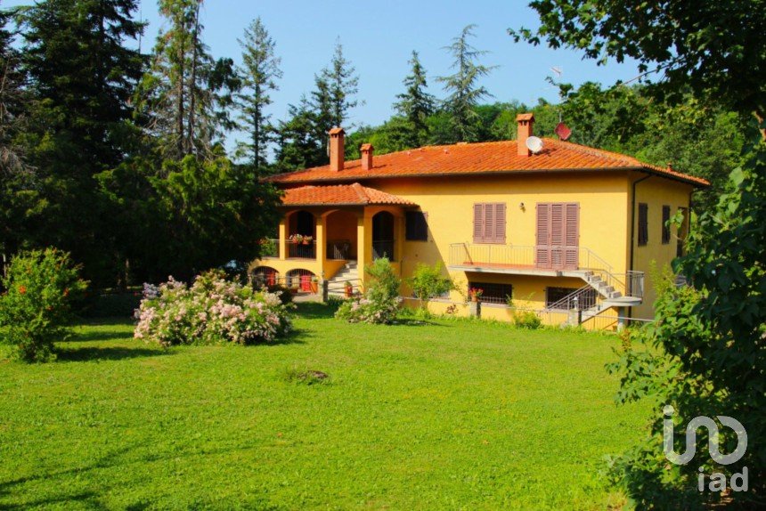 Farm 17 rooms of 380 m² in Barberino di Mugello (50031)