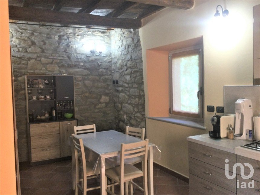 Casa 7 locali di 178 m² in Fivizzano (54013)