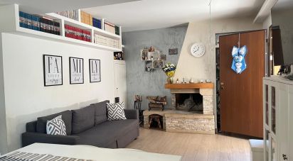 Two-room apartment of 109 m² in Roma (00138)