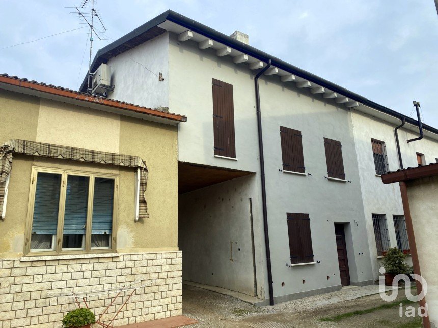 Town house 5 rooms of 110 m² in Roncoferraro (46037)