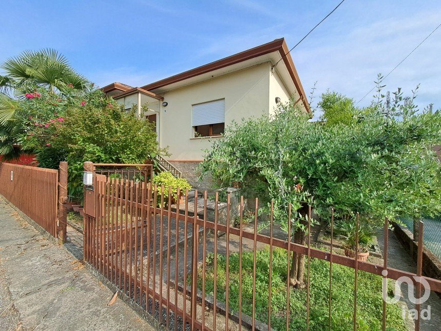 Casa indipendente 7 locali di 140 m² in Rovigo (45100)