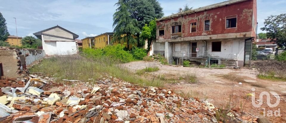 Varie superfici di 1.350 m² in Muggiò (20835)