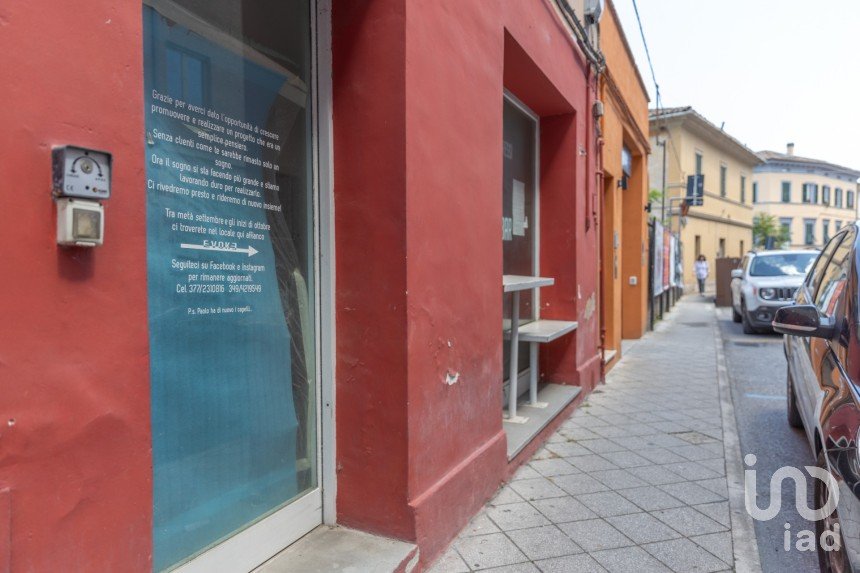 Shop / premises commercial of 56 m² in Jesi (60035)