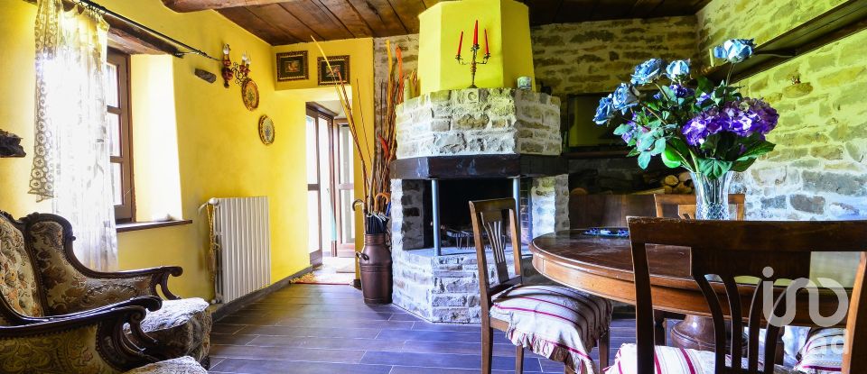 Village house 8 rooms of 160 m² in Prunetto (12077)