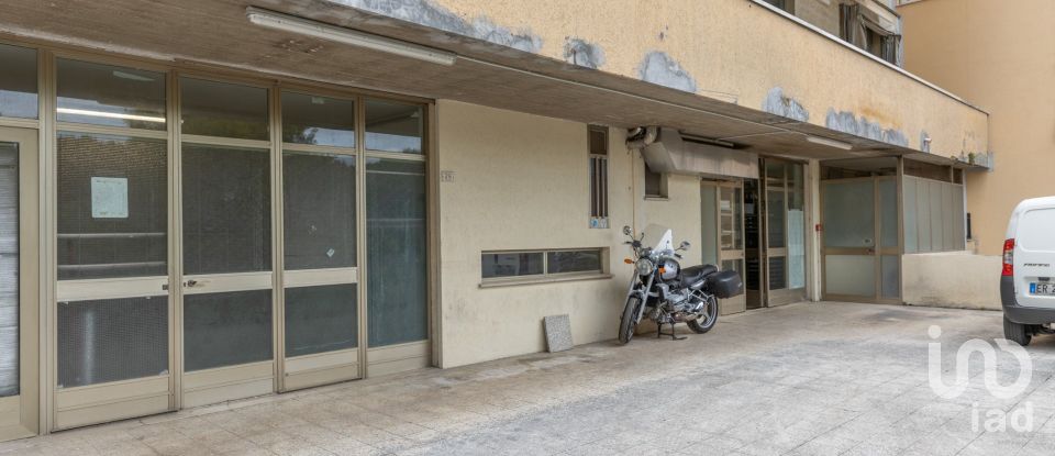 Shop / premises commercial of 414 m² in Osimo (60027)