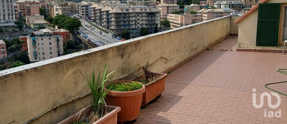 Attico / Mansarda / Loft 5 locali di 172 m² a Genova (16148)