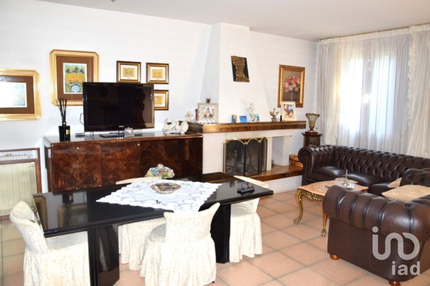 Villa a schiera 7 locali di 15 m² in Ravenna (48121)