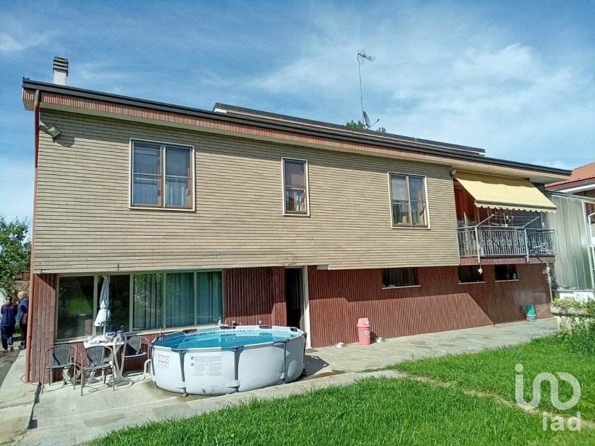 Villa 9 locali di 254 m² in Alessandria (15122)