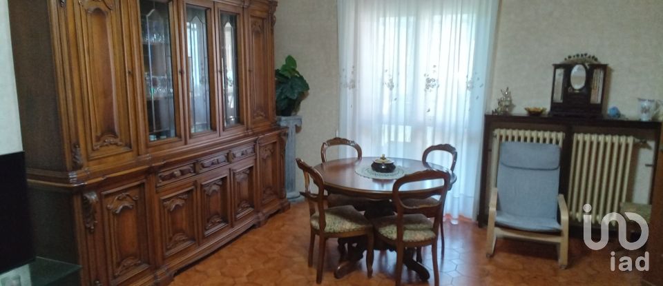 Villa 9 locali di 254 m² in Alessandria (15122)