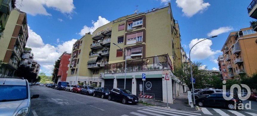 Apartment 5 rooms of 63 m² in Roma (00179)