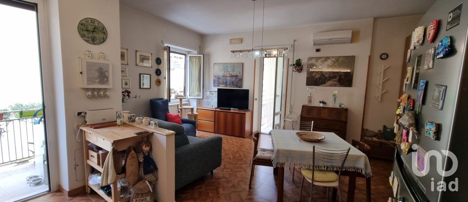 Appartamento 5 locali di 63 m² a Roma (00179)