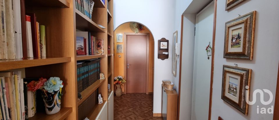 Apartment 5 rooms of 63 m² in Roma (00179)