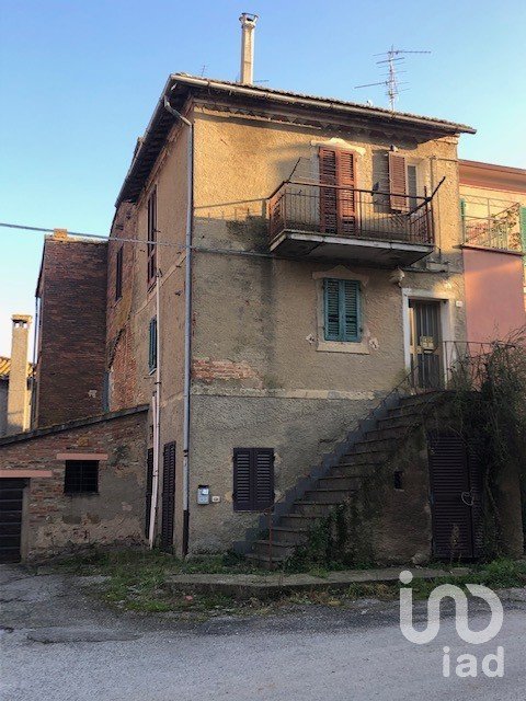 Town house 7 rooms of 120 m² in Castiglione del Lago (06061)