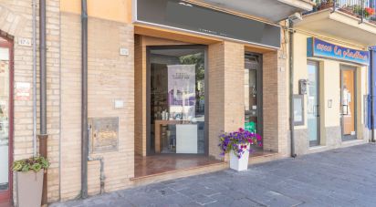 Shop / premises commercial of 69 m² in Porto Recanati (62017)
