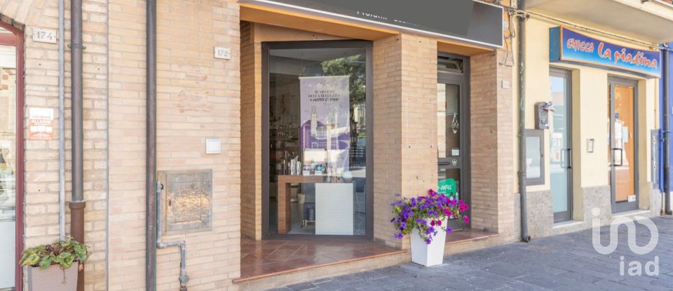 Negozio / locale commerciale di 69 m² in Porto Recanati (62017)