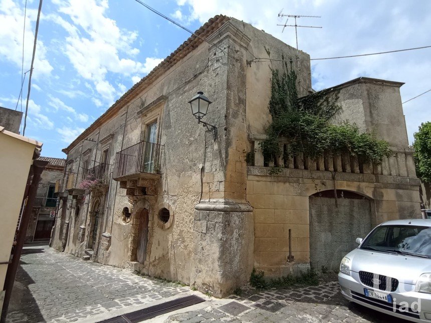 Casa 7 locali di 300 m² in Palazzolo Acreide (96010)