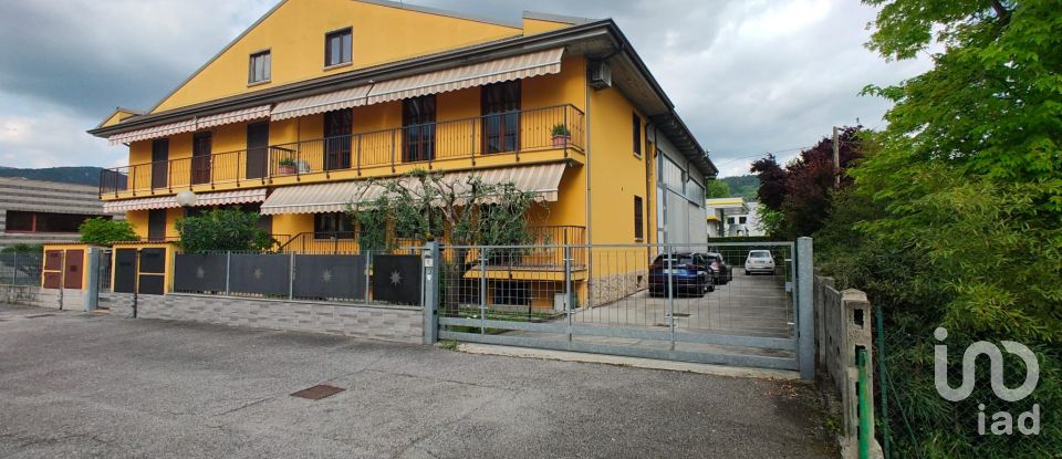 Warehouse of 210 m² in Botticino (25082)