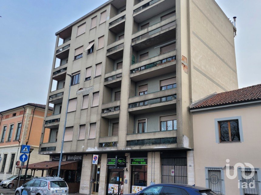 Appartamento 5 locali di 72 m² a Alessandria (15121)