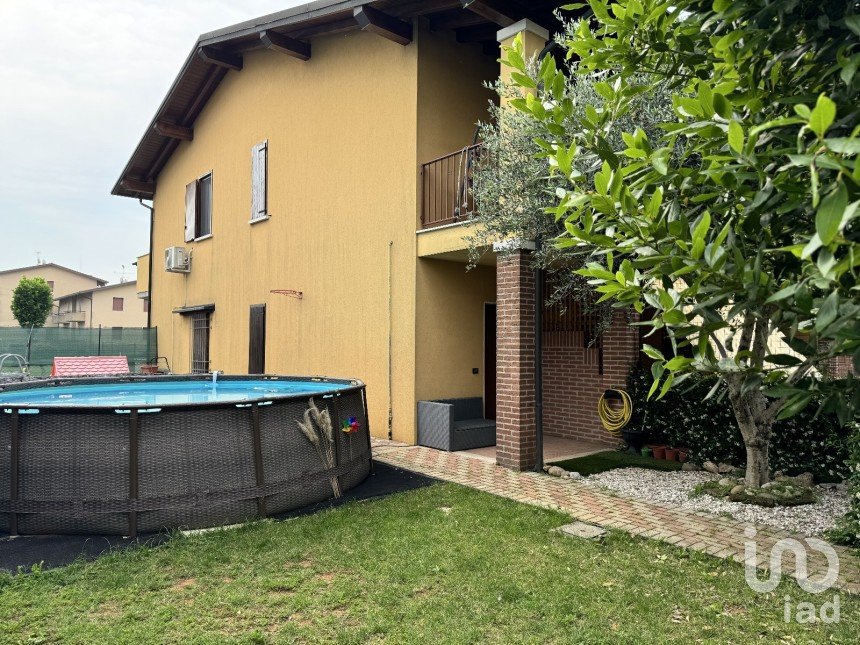 Casa 5 locali di 103 m² in Castiglione delle Stiviere (46043)