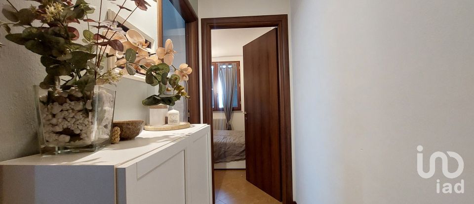 Two-room apartment of 61 m² in Reggio nell'Emilia (42124)