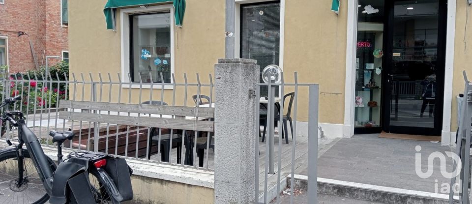 Bar and tobacco shop of 90 m² in Fano (61032)