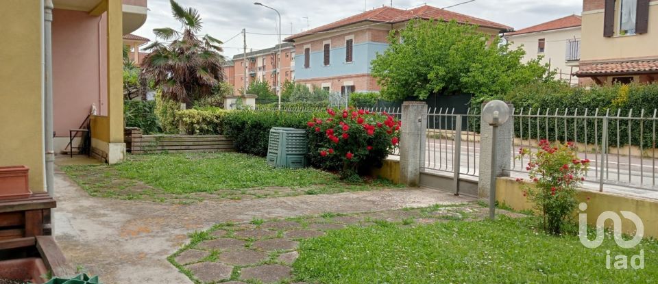 Bar tabacchi di 90 m² in Fano (61032)