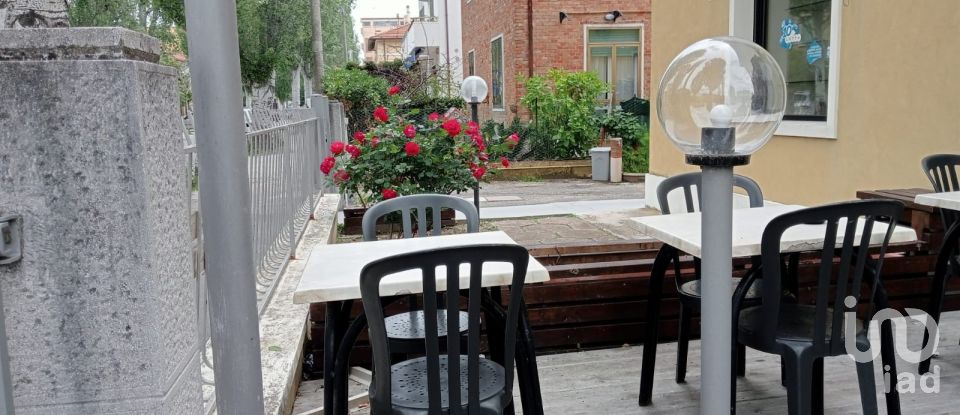 Bar and tobacco shop of 90 m² in Fano (61032)