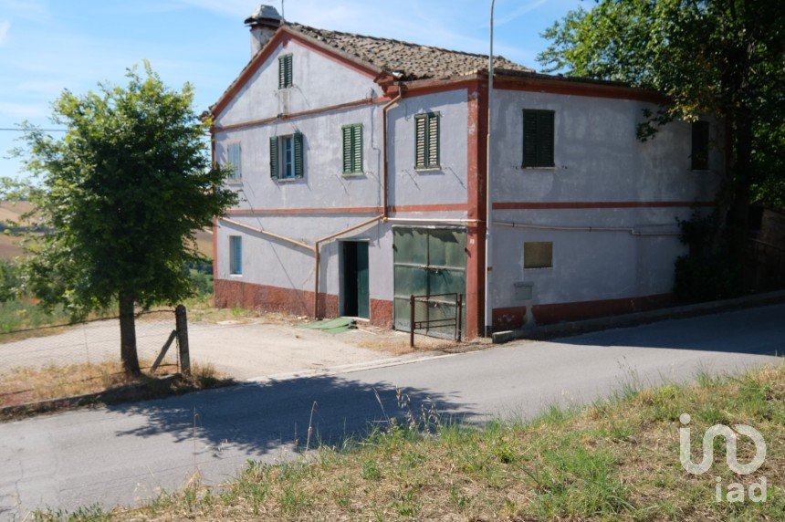 Casa indipendente 13 locali di 200 m² in Belvedere Ostrense (60030)