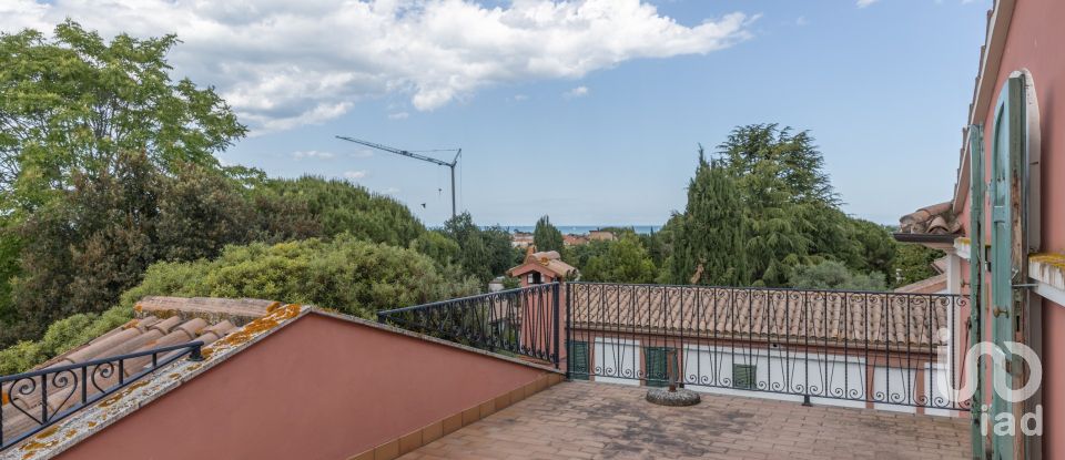 Villa 10 locali di 740 m² in Civitanova Marche (62012)