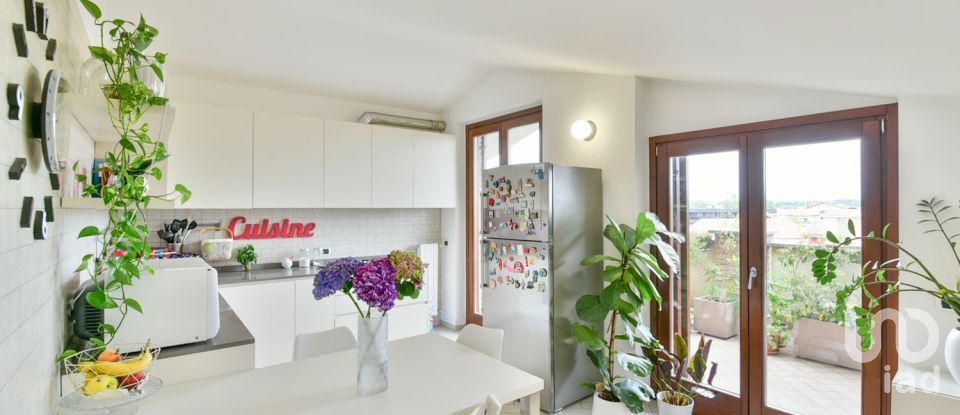 Three-room apartment of 98 m² in Cesano Maderno (20811)