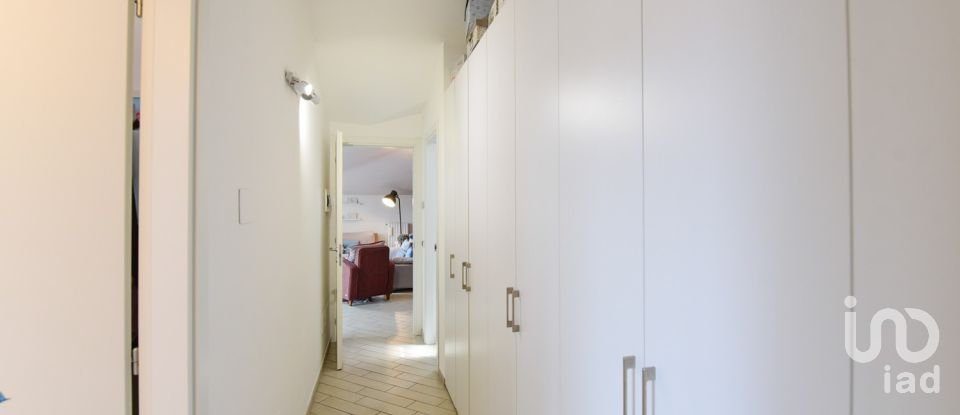 Three-room apartment of 98 m² in Cesano Maderno (20811)