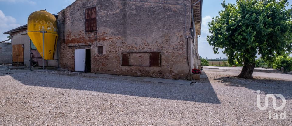 Casa indipendente 0 locali di 400 m² in Medole (46046)