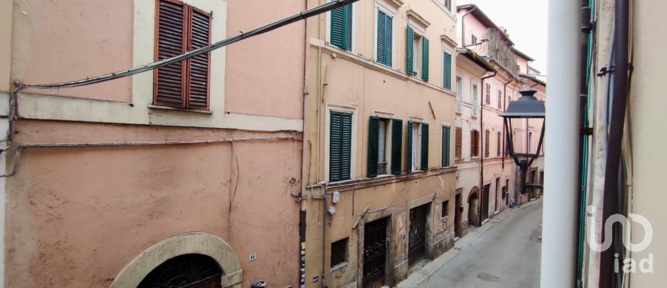 Apartment 6 rooms of 85 m² in Rieti (02100)