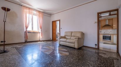 Apartment 6 rooms of 93 m² in Genova (16161)